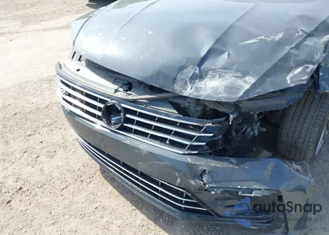 2017 Volkswagen Passat 1.8T R-Line z USA, uszkodzony, nr VIN 1VWDT7A31HC043618